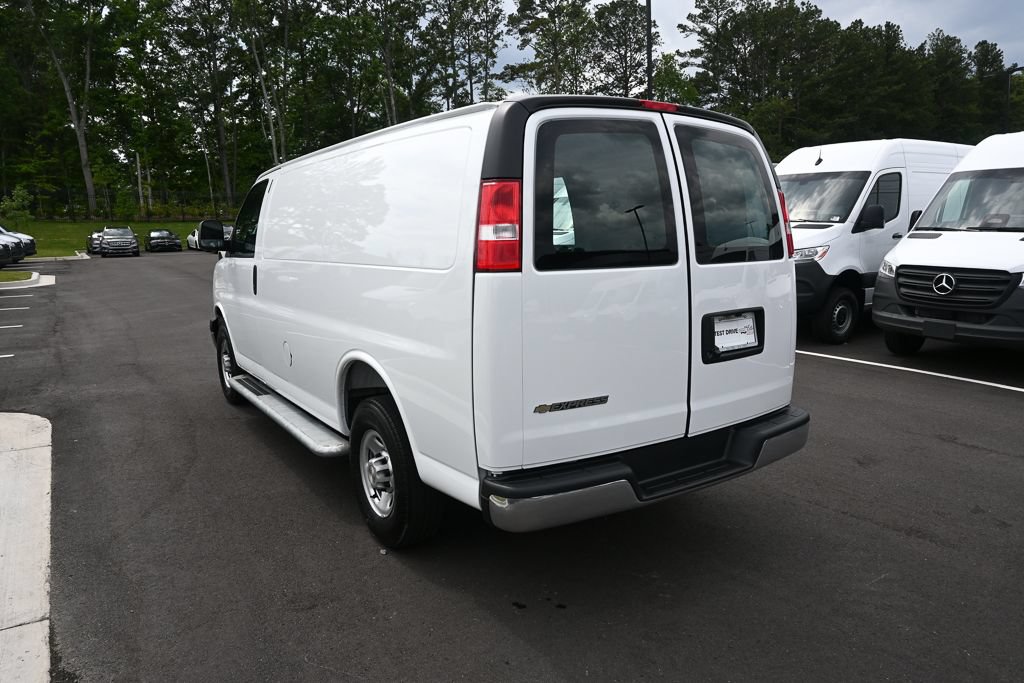 Used 2025 Chevrolet Express 2500 w/ Driver Convenience Package RWD image 4