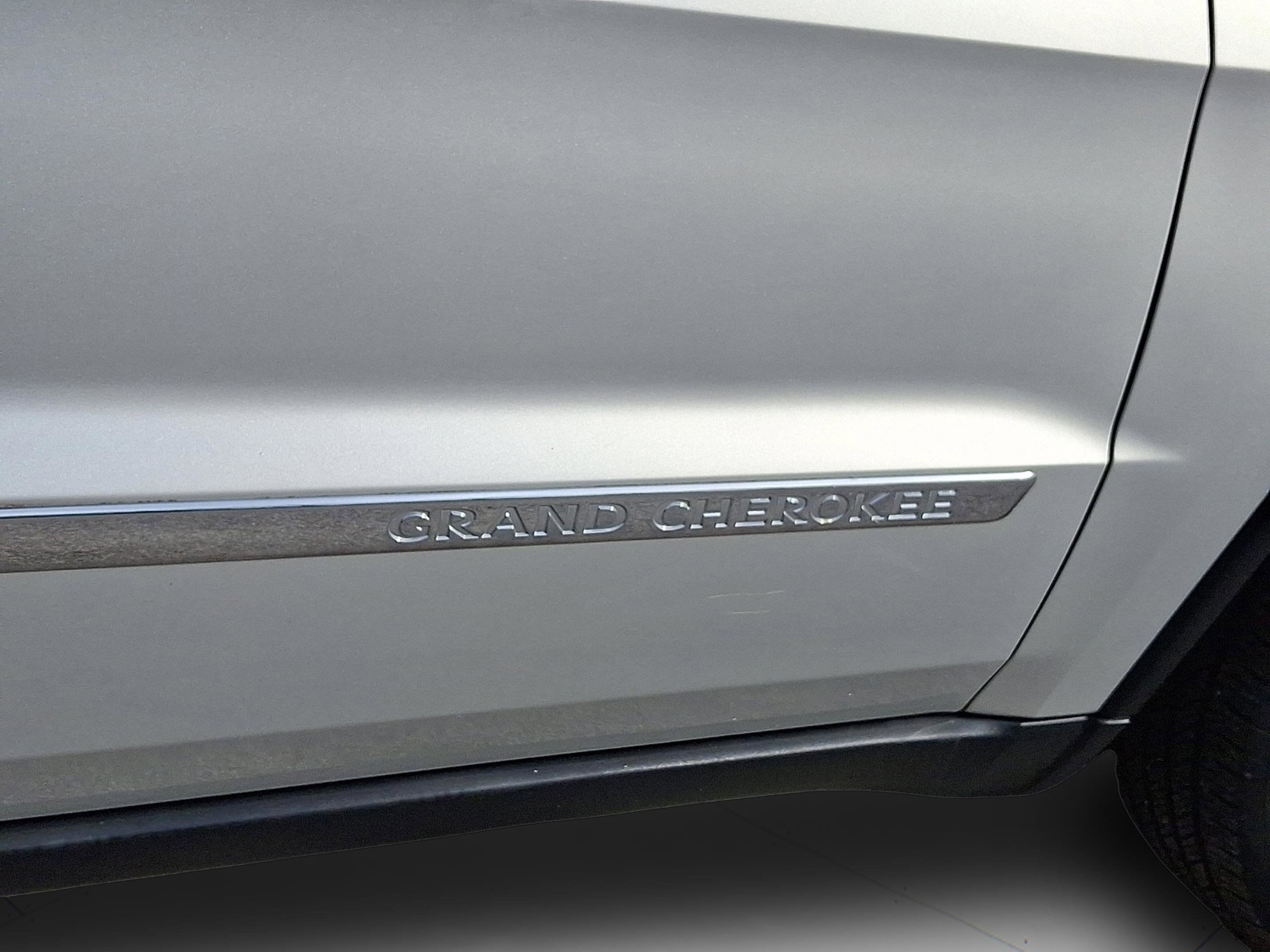 Used 2012 Jeep Grand Cherokee Laredo image 30