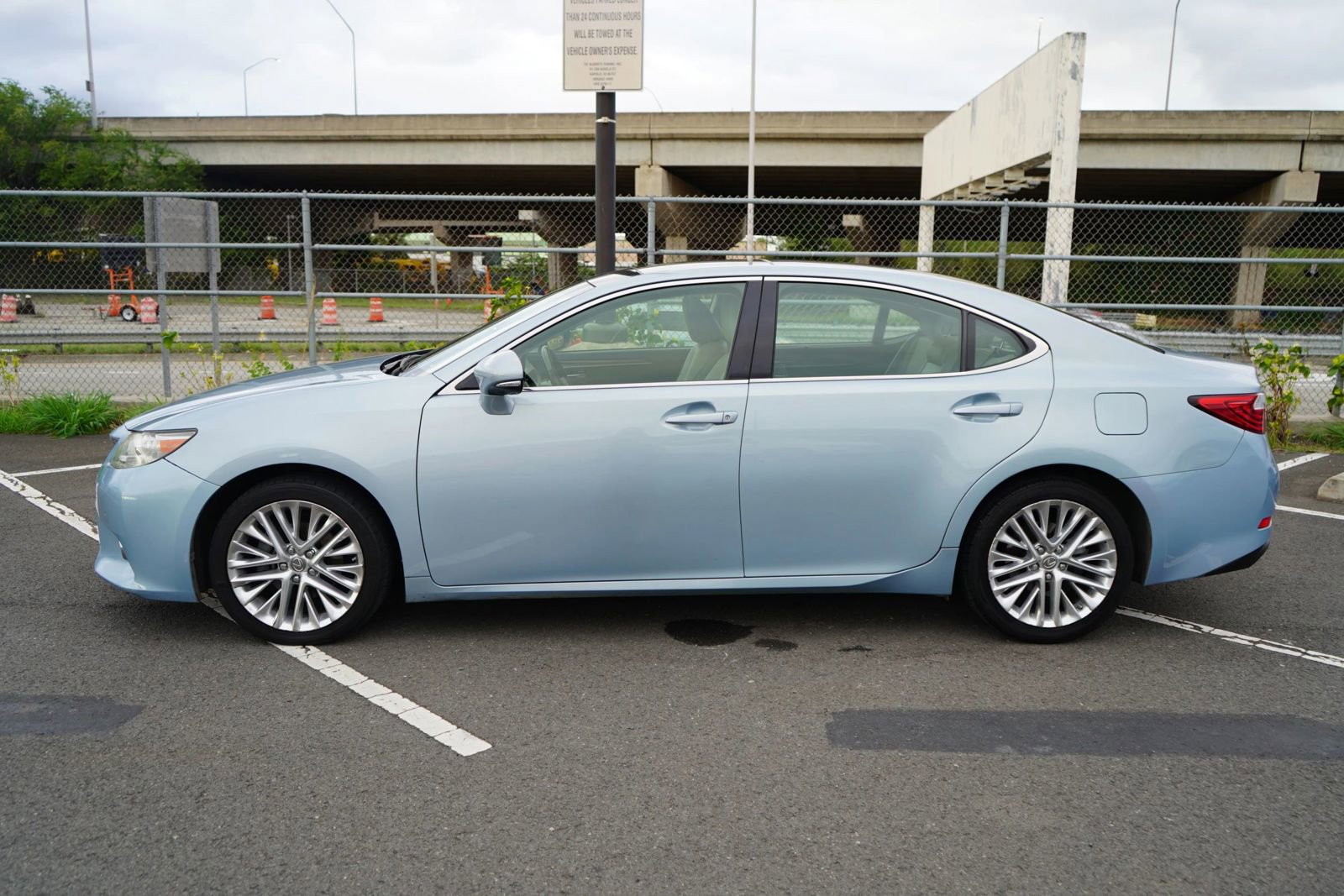 Used 2013 Lexus ES 350 image 2