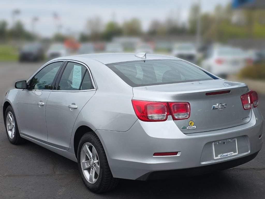Used 2016 Chevrolet Malibu LT FWD image 3