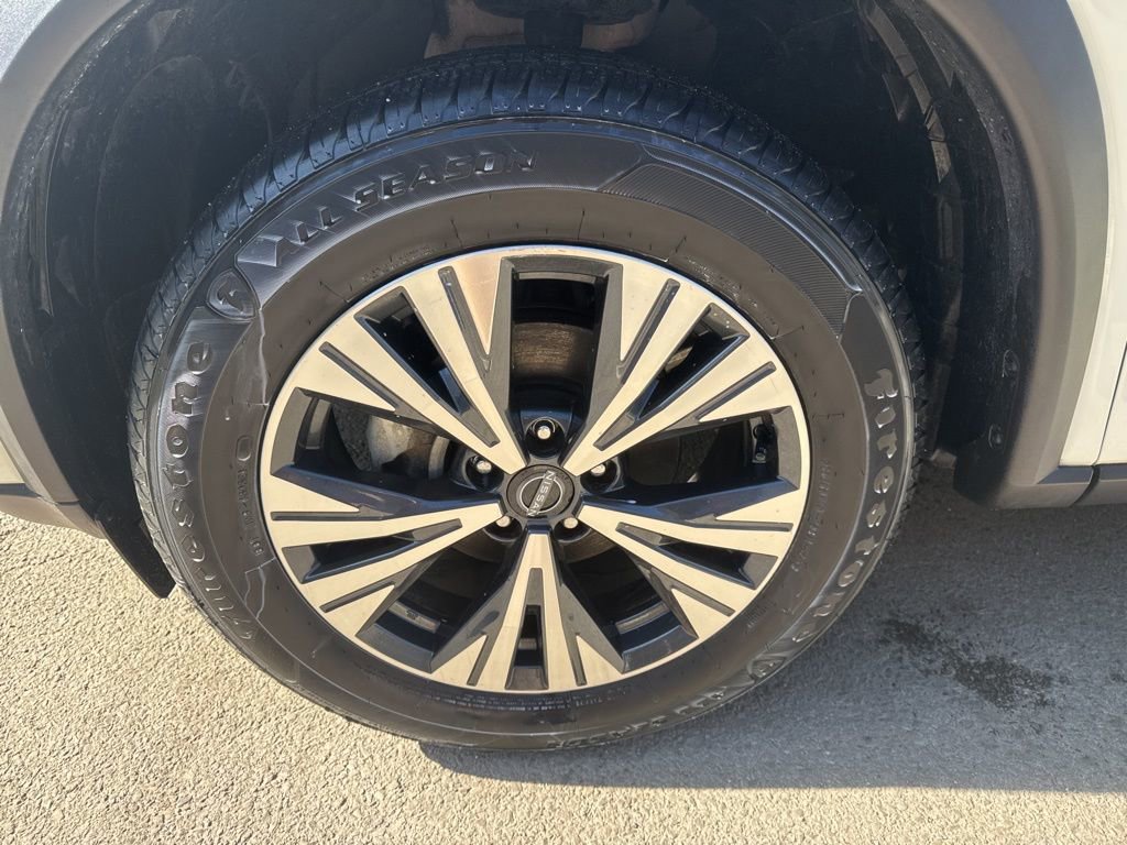 Used 2023 Nissan Rogue SV image 9