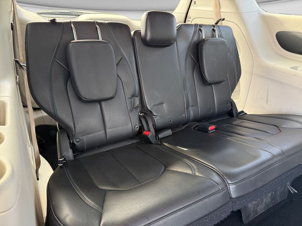 Used 2021 Chrysler Pacifica Touring-L FWD image 16