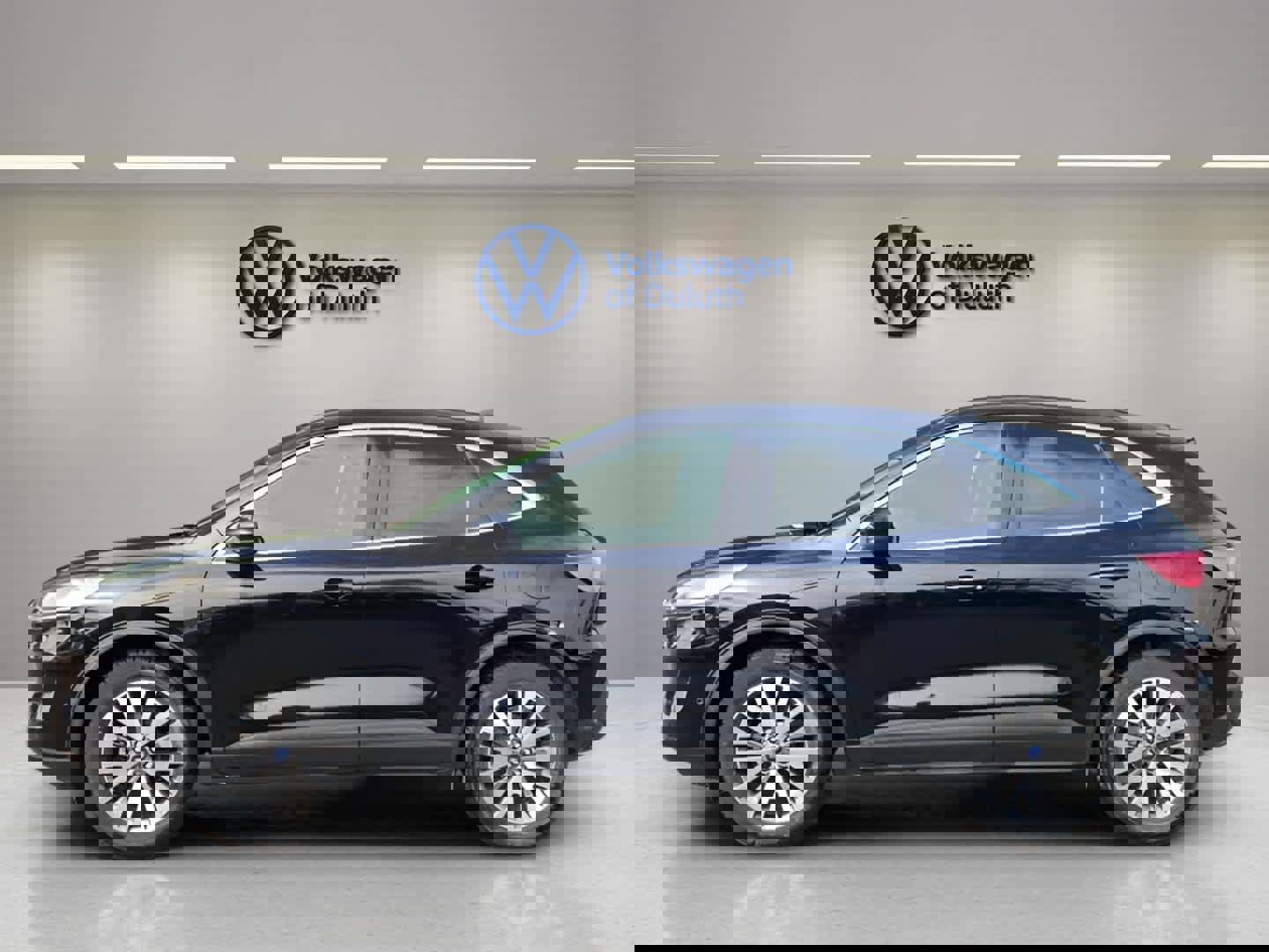 Used 2021 Ford Escape Titanium image 2