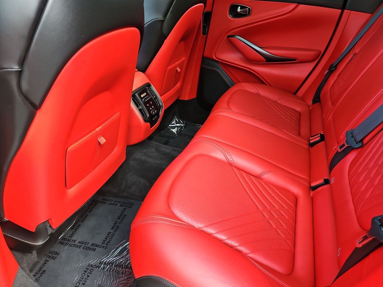 Used 2021 Aston Martin DBX AWD/4WD image 22