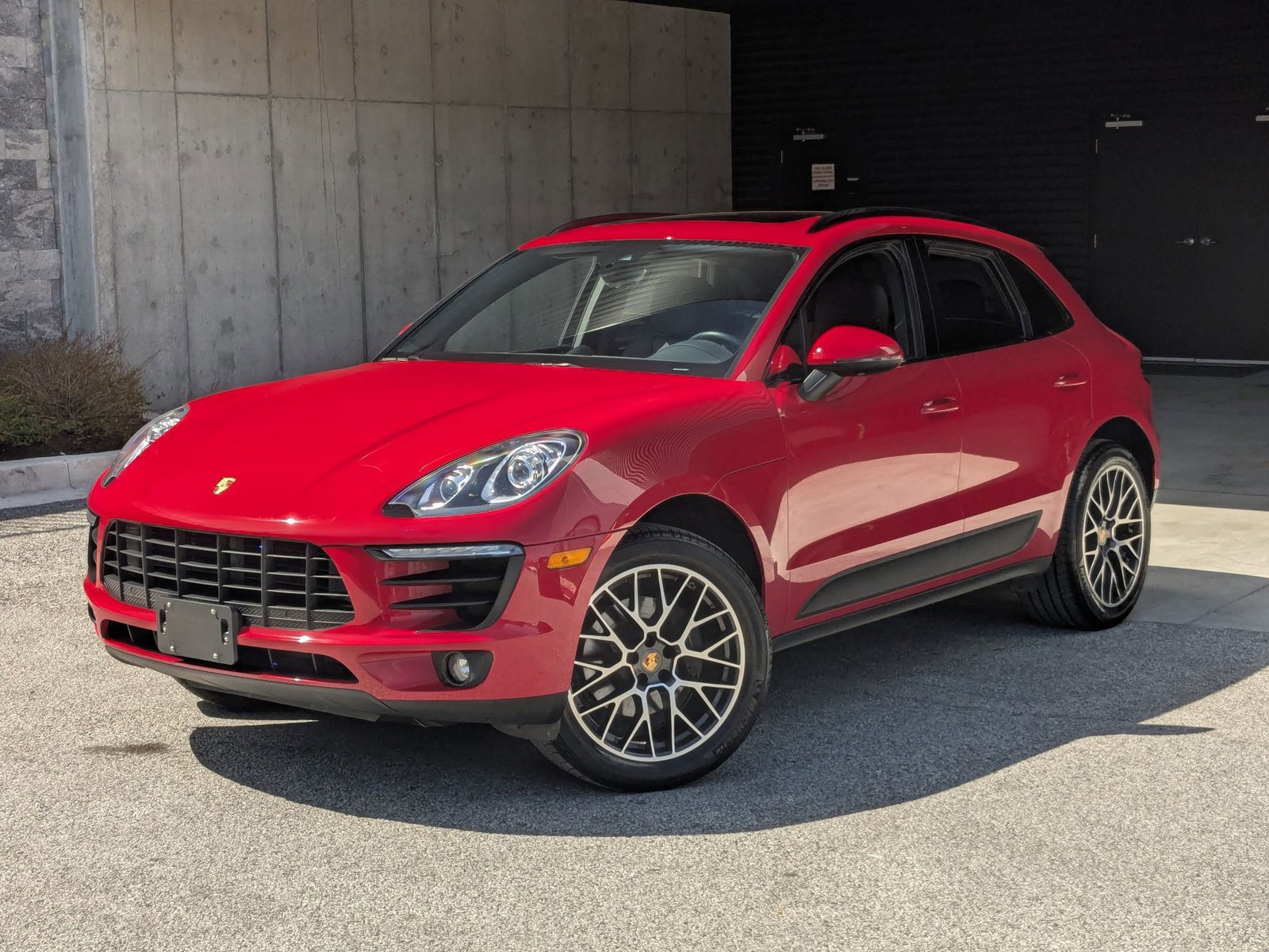 Used 2018 Porsche Macan image 1
