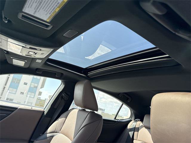 Certified 2023 Lexus ES 350 w/ Premium Package image 22