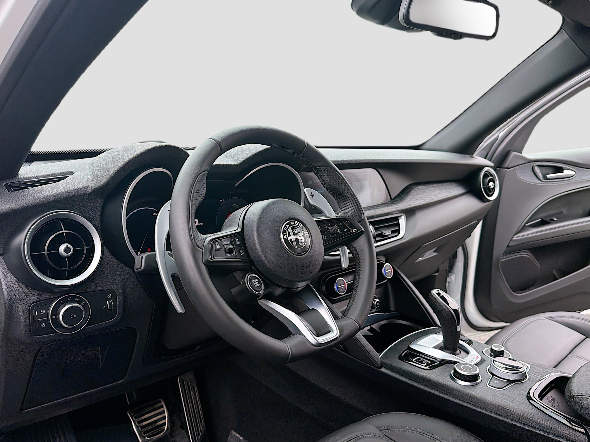 Used 2024 Alfa Romeo Stelvio Sprint image 4