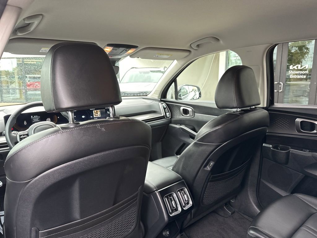 Used 2025 Kia Sorento S image 22