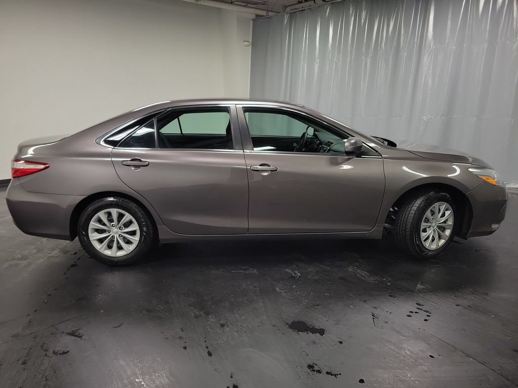 Used 2015 Toyota Camry LE FWD image 9