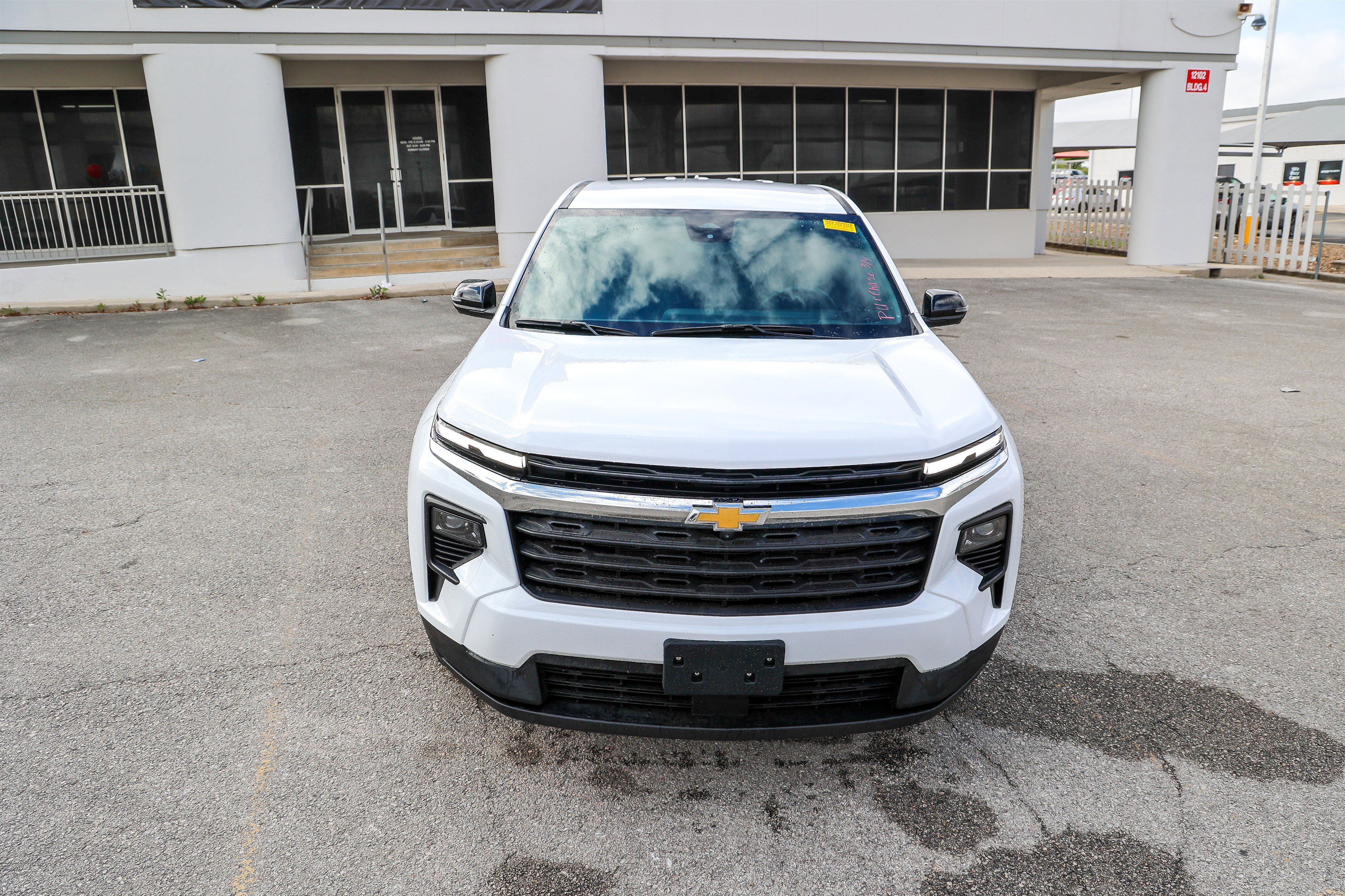 Used 2024 Chevrolet Traverse LS image 4