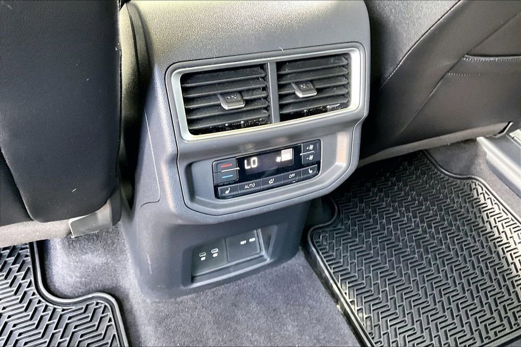 Certified 2024 Volkswagen Atlas SEL Premium R-Line image 18