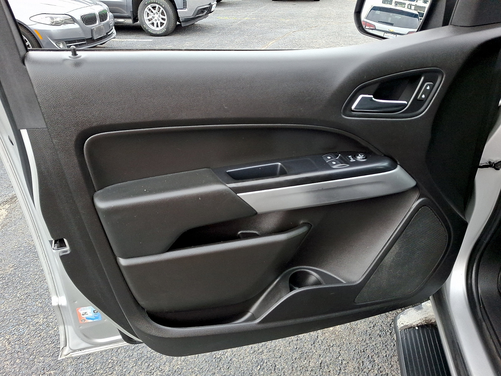 Used 2017 Chevrolet Colorado LT AWD/4WD image 10