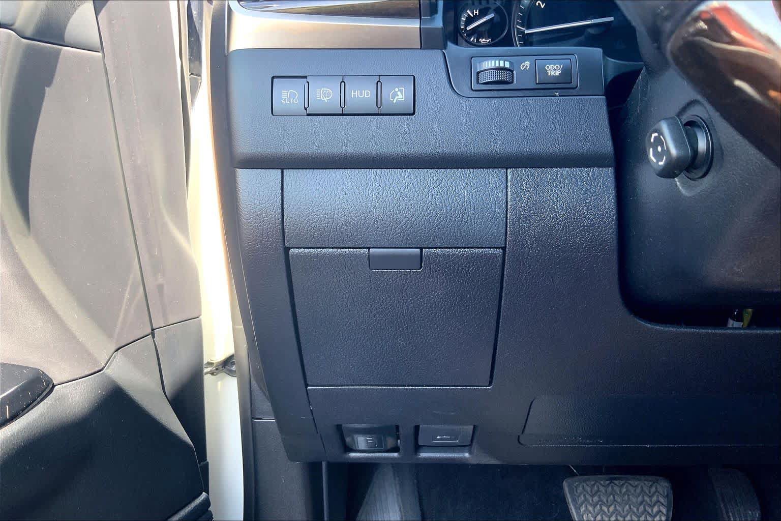 Used 2019 Lexus LX 570 4WD w/ Luxury Package image 36