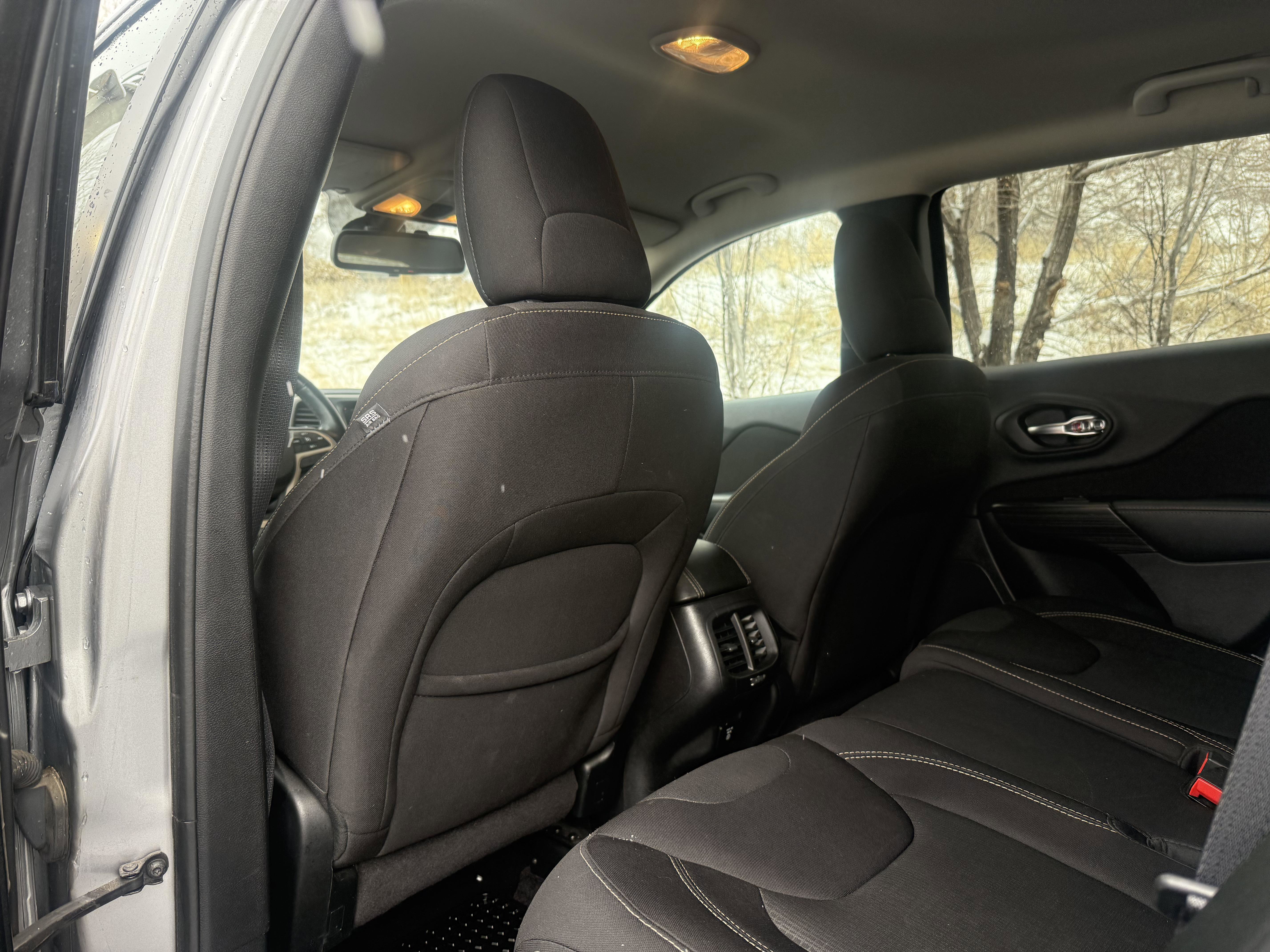 Used 2017 Jeep Cherokee Latitude w/ Cold Weather Group image 33