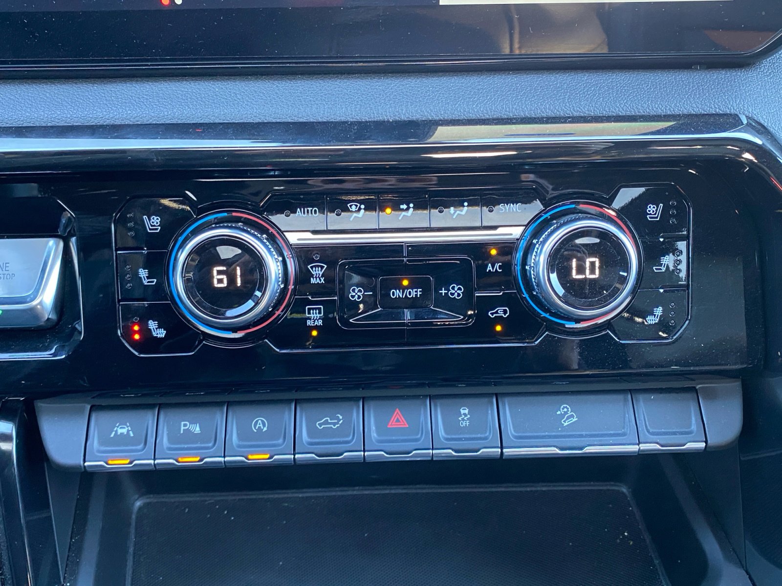 Used 2024 GMC Sierra 1500 AT4 w/ Technology Package image 18