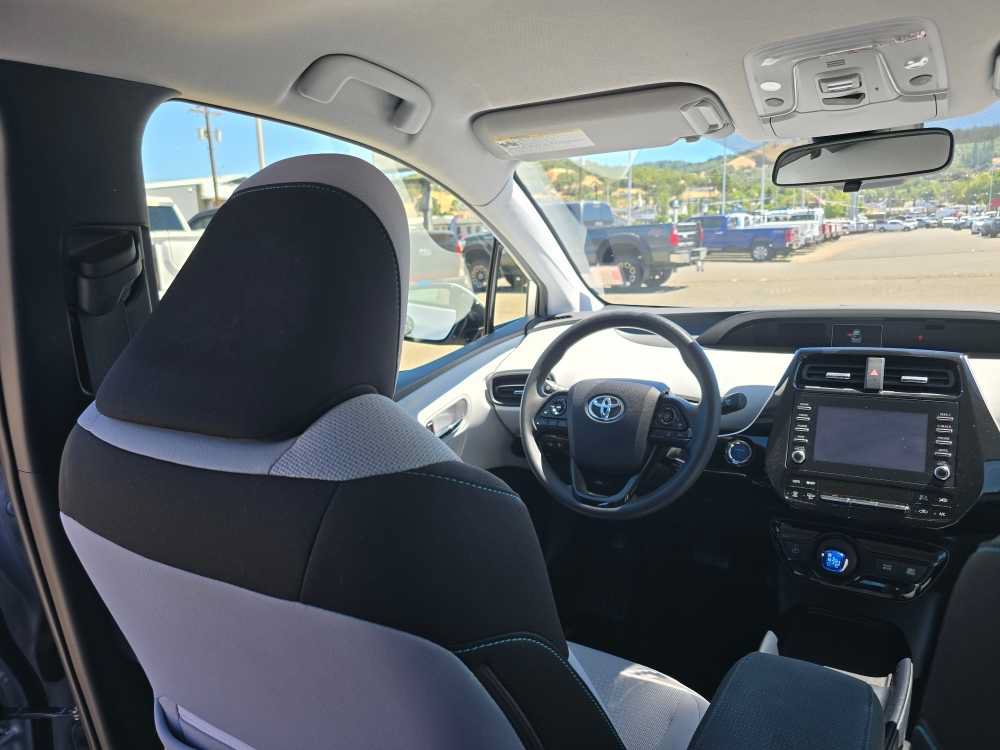 Used 2020 Toyota Prius LE AWD/4WD image 11