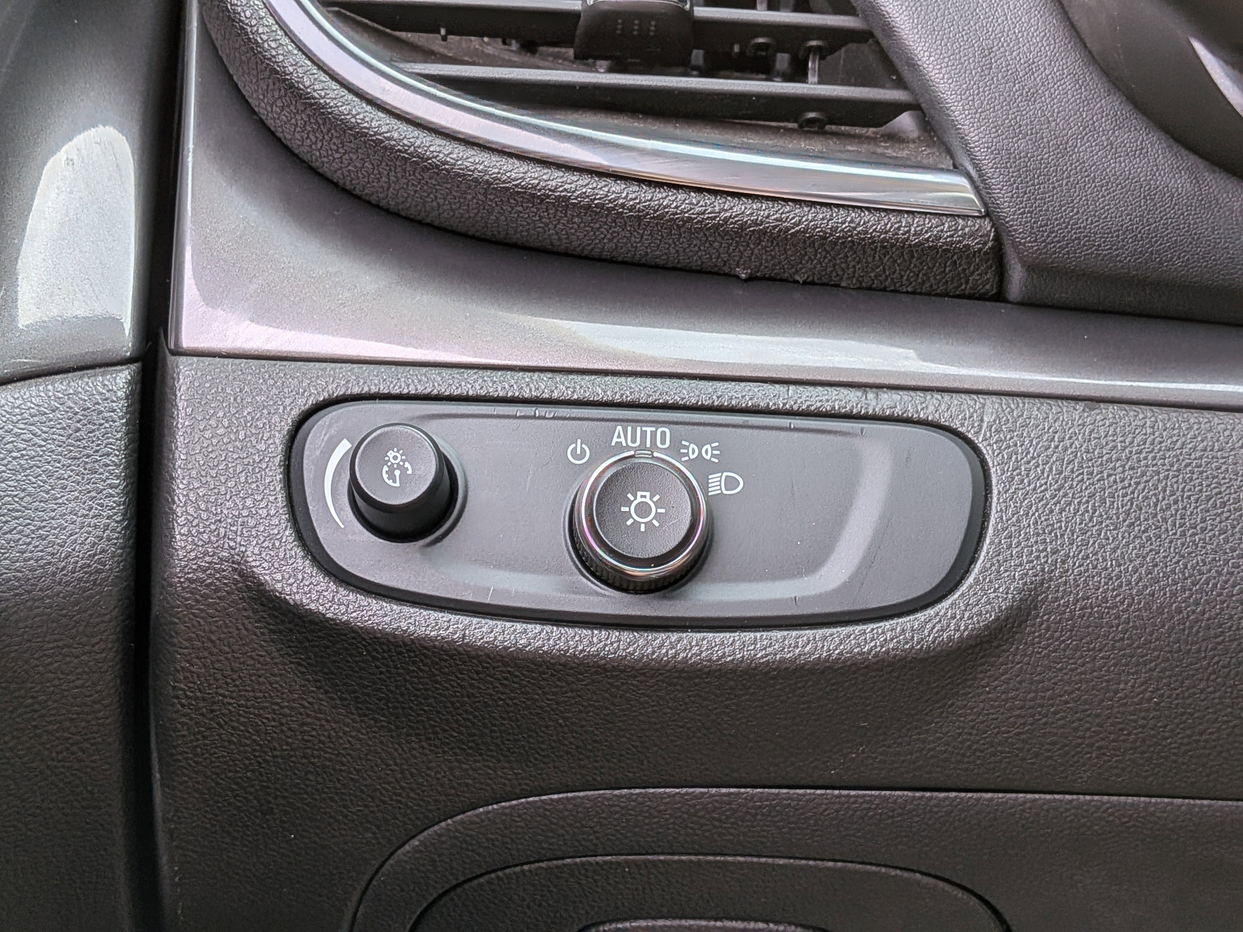 Used 2017 Buick Encore Preferred image 23