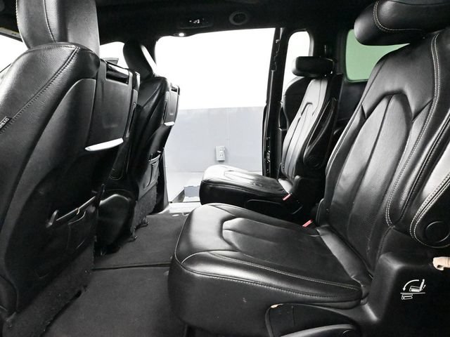 Used 2019 Chrysler Pacifica Touring-L Plus w/ Advanced Safetytec Group FWD image 39