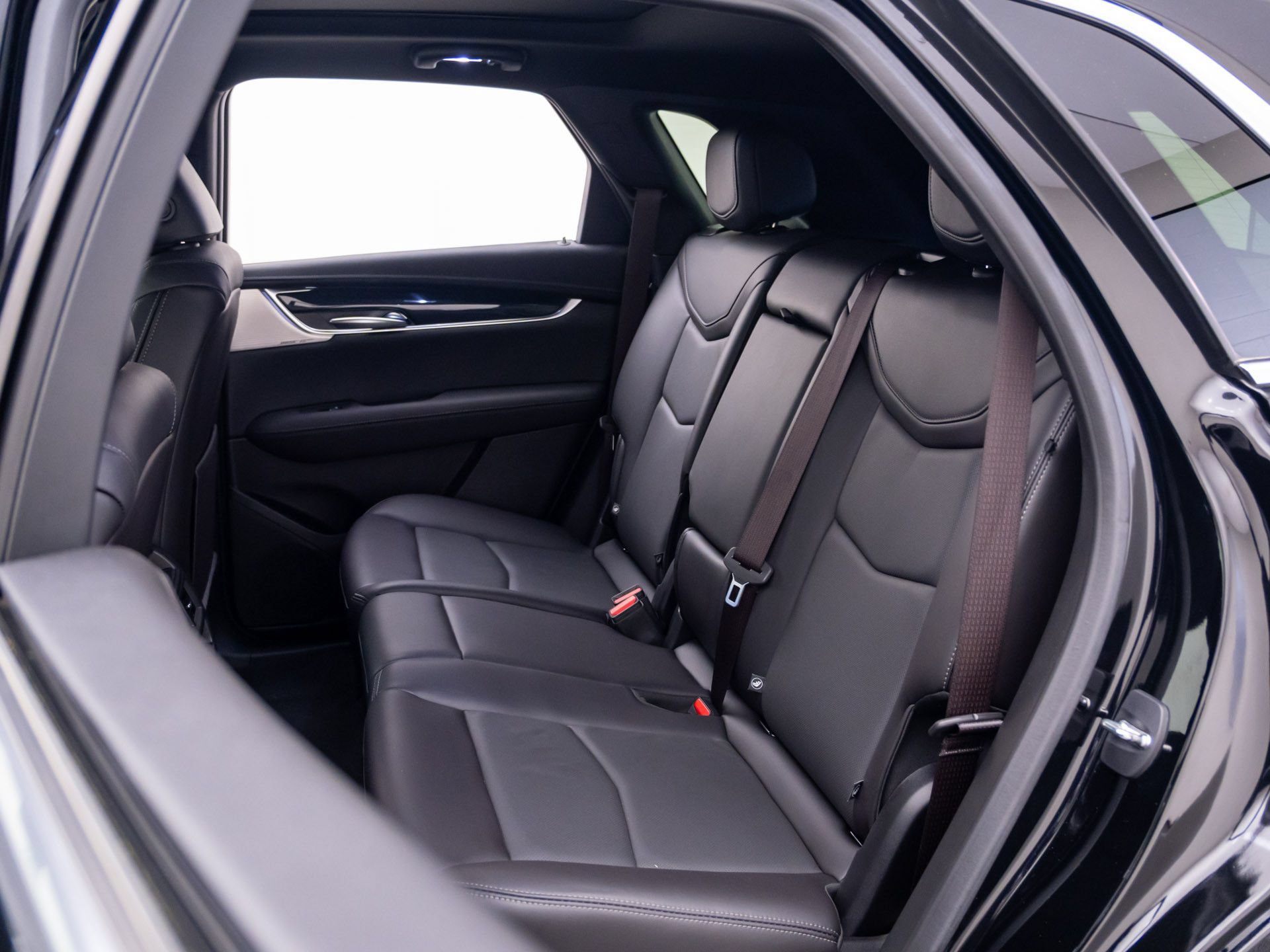 Used 2023 Cadillac XT5 Premium Luxury w/ LPO, Floor Liner Package AWD/4WD image 18