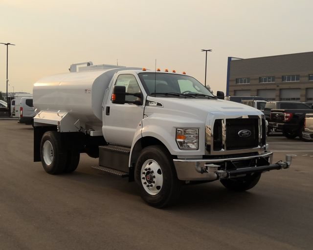New 2027 Ford F750 2WD Regular Cab Super Duty image 3