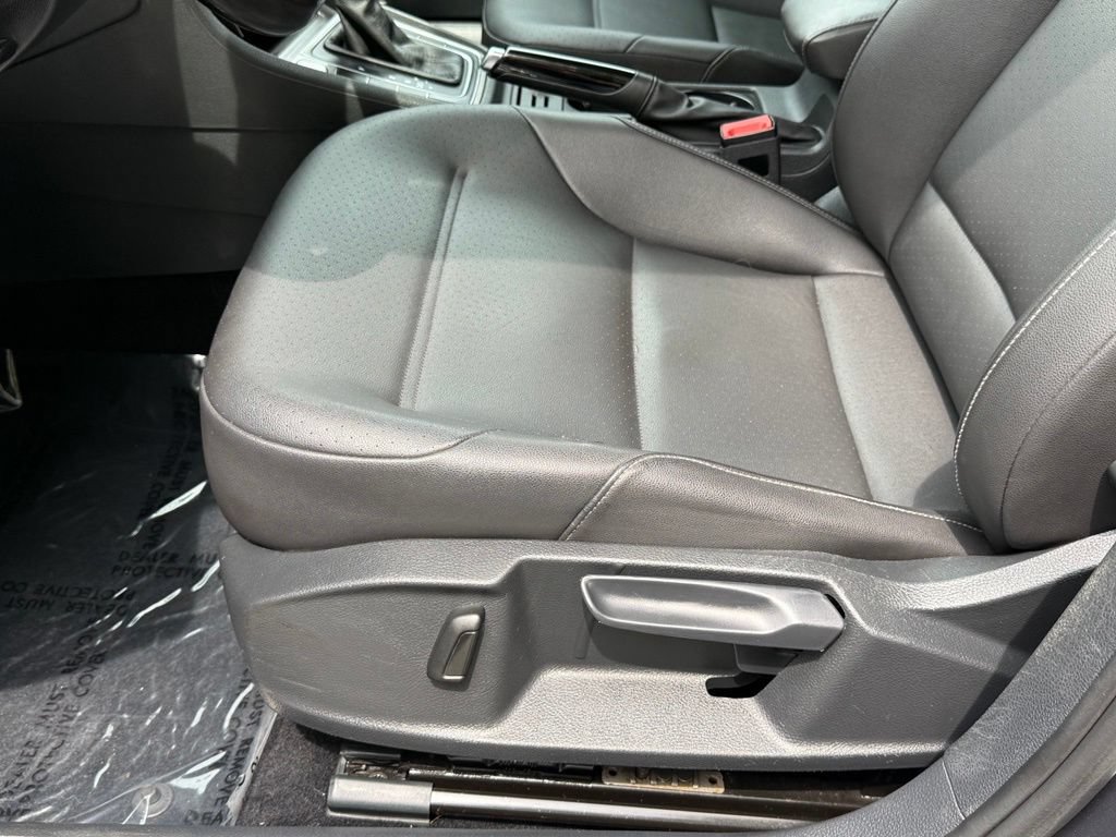 Used 2015 Volkswagen Golf TDI S FWD image 23