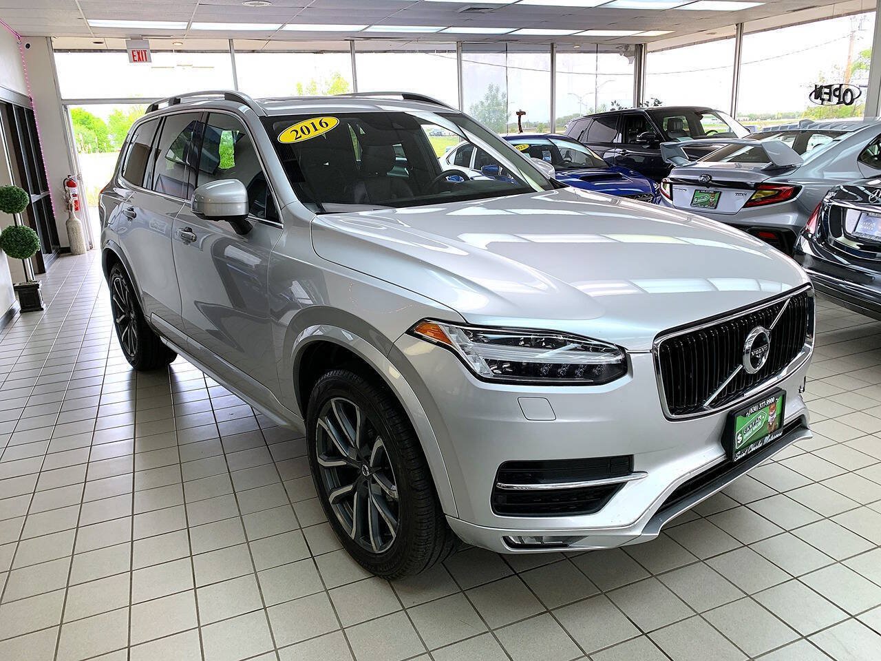 Used 2016 Volvo XC90 T6 Momentum w/ Momentum Plus Package AWD/4WD image 7