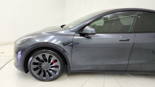 Used 2025 Tesla Model Y Performance image 9