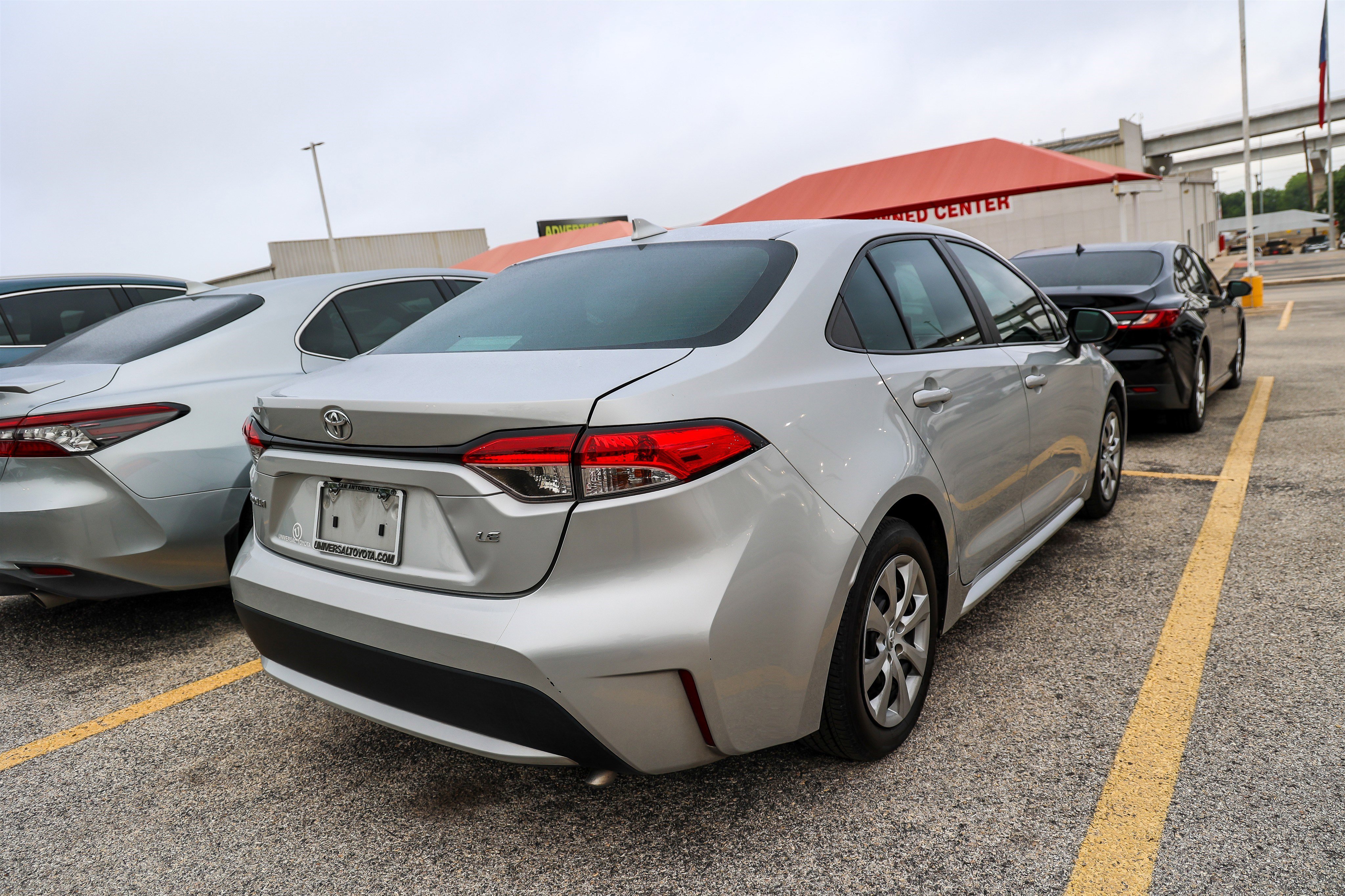 Used 2021 Toyota Corolla LE FWD image 7