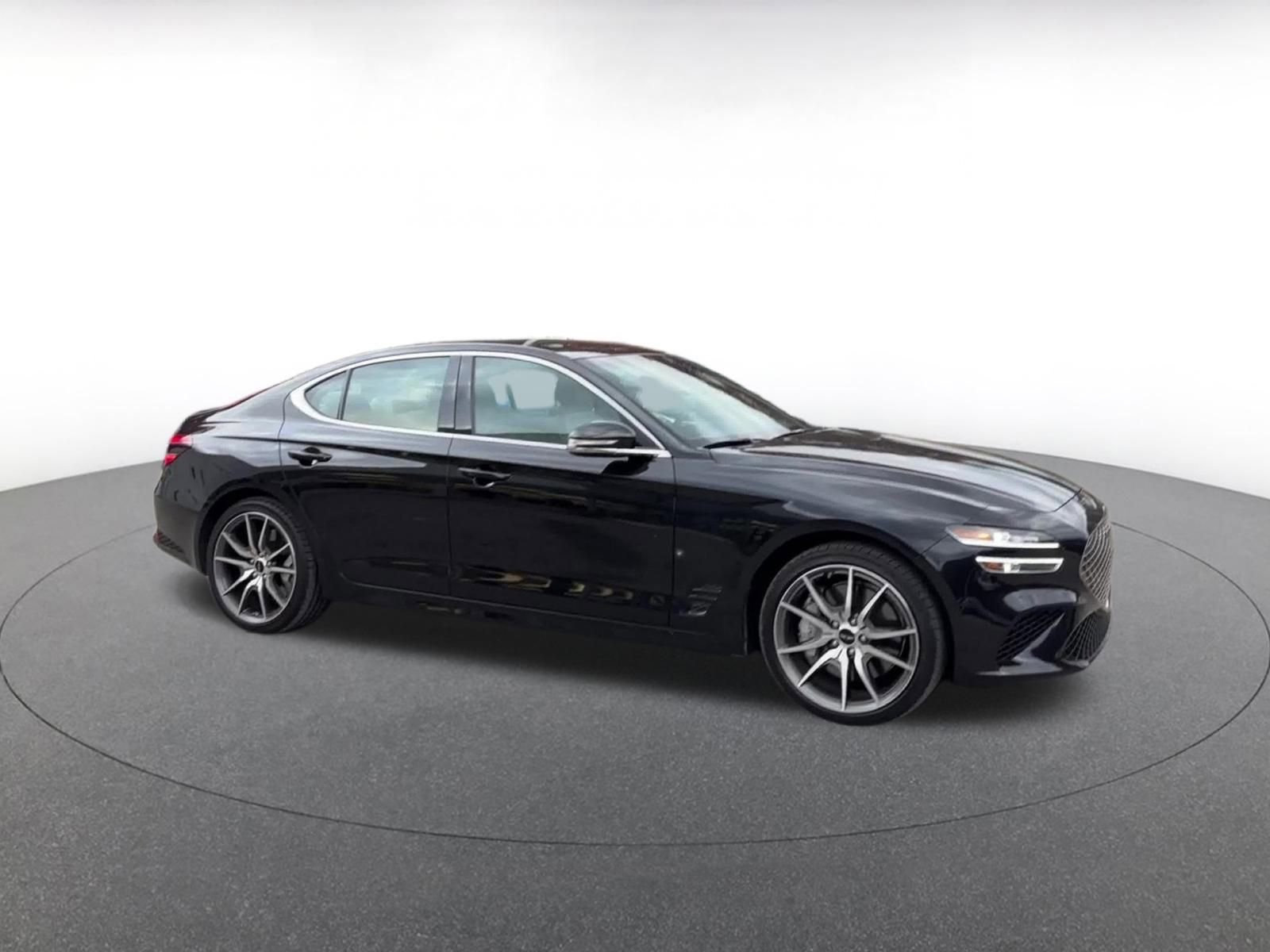Used 2025 Genesis G70 2.5T image 2