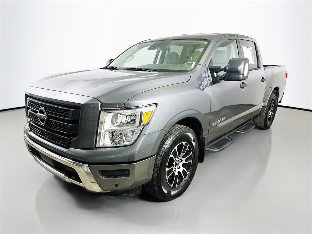 Used 2024 Nissan Titan SV w/ SV Convenience Package image 3