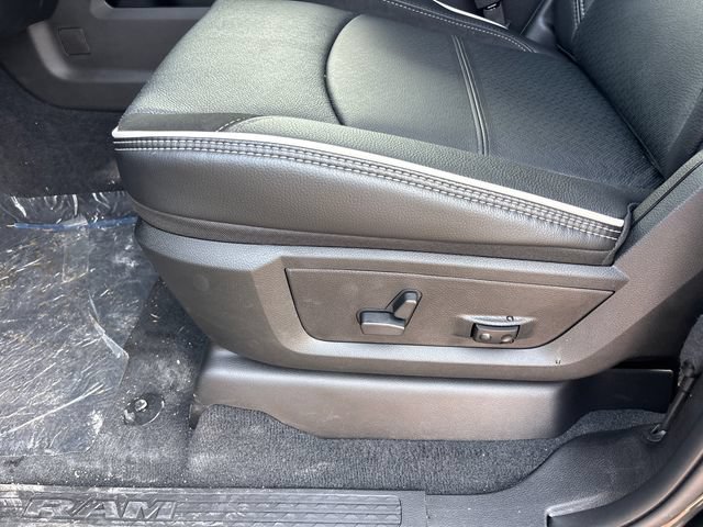New 2026 RAM 2500 Laramie AWD/4WD image 7