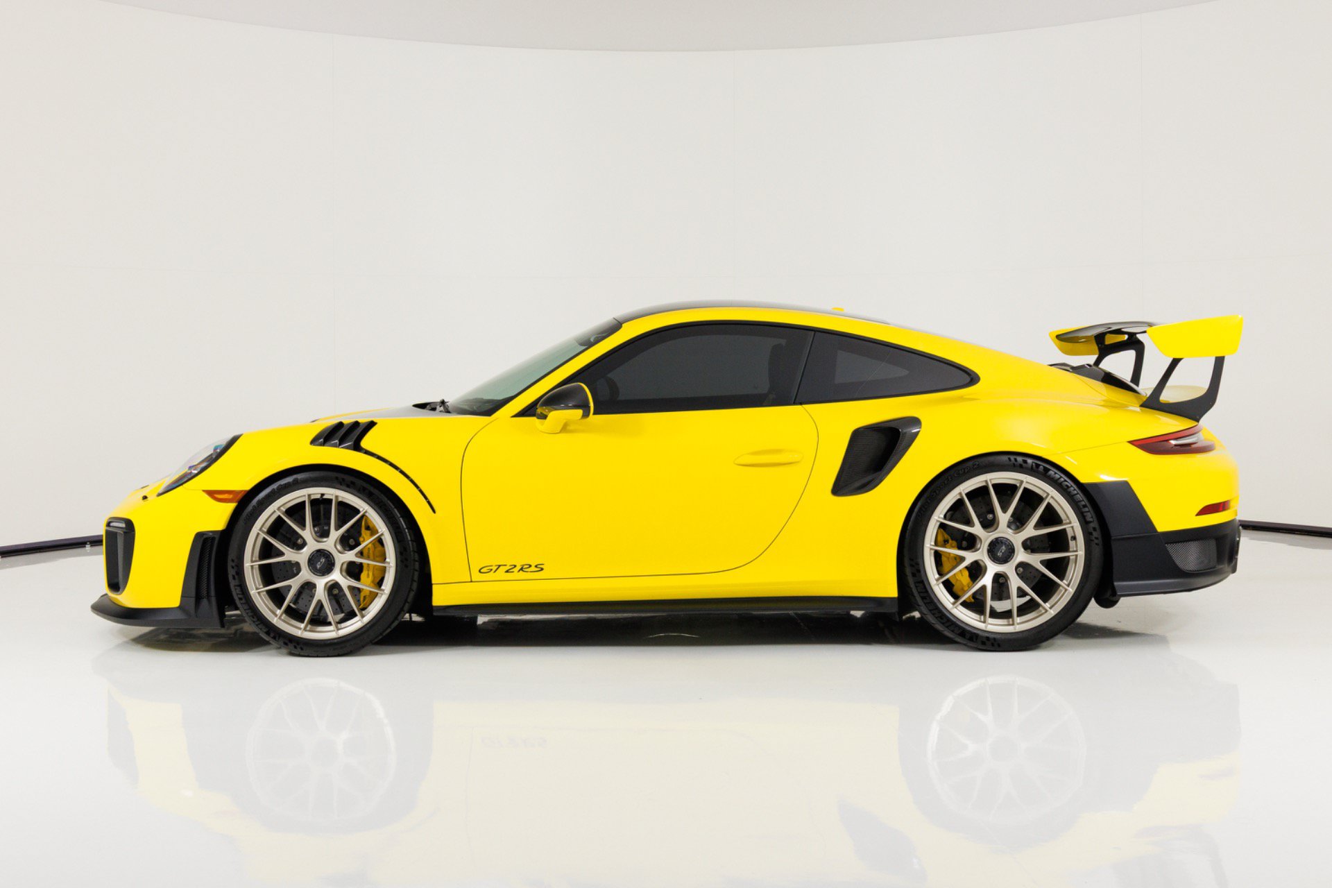 Used 2018 Porsche 911 GT2 RS w/ Weissach Package RWD image 6