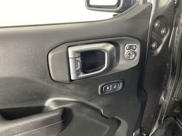 Used 2022 Jeep Wrangler Rubicon w/ Cold Weather Group AWD/4WD image 17