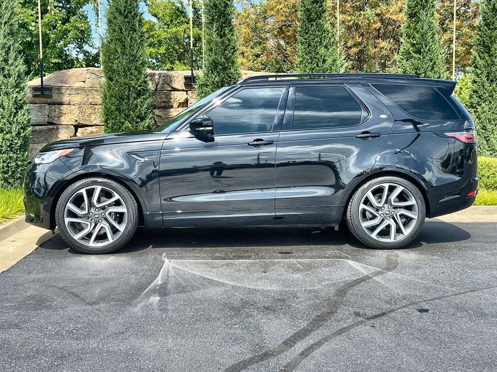 Certified 2025 Land Rover Discovery Metropolitan Edition image 2