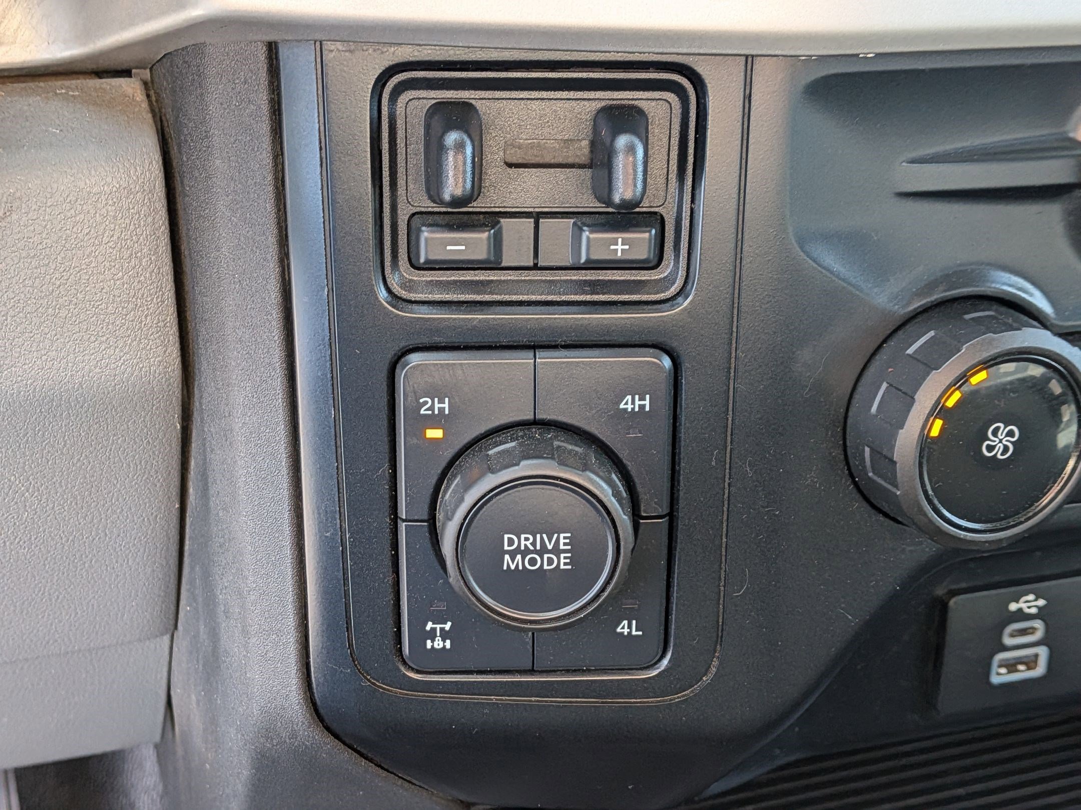 Certified 2023 Ford F350 XLT w/ 360-Degree Camera Package image 27