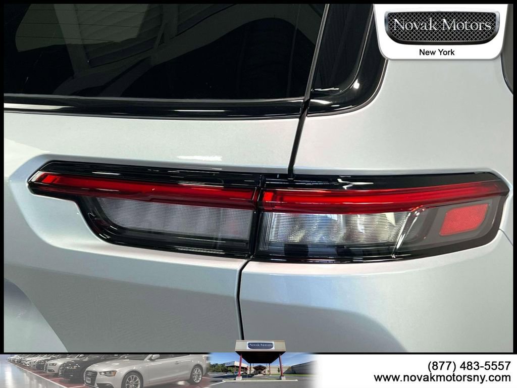 Used 2024 Jeep Grand Cherokee L Altitude image 11