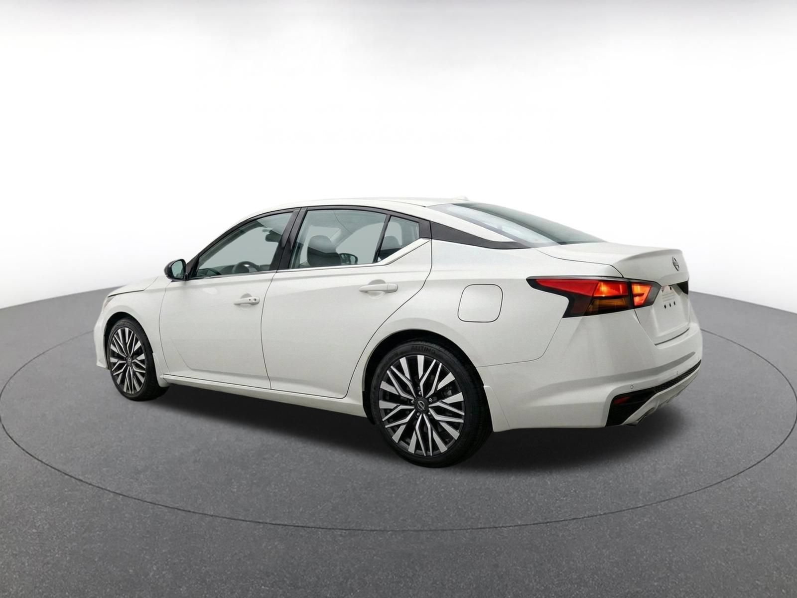 Used 2026 Nissan Altima 2.5 SV FWD image 7