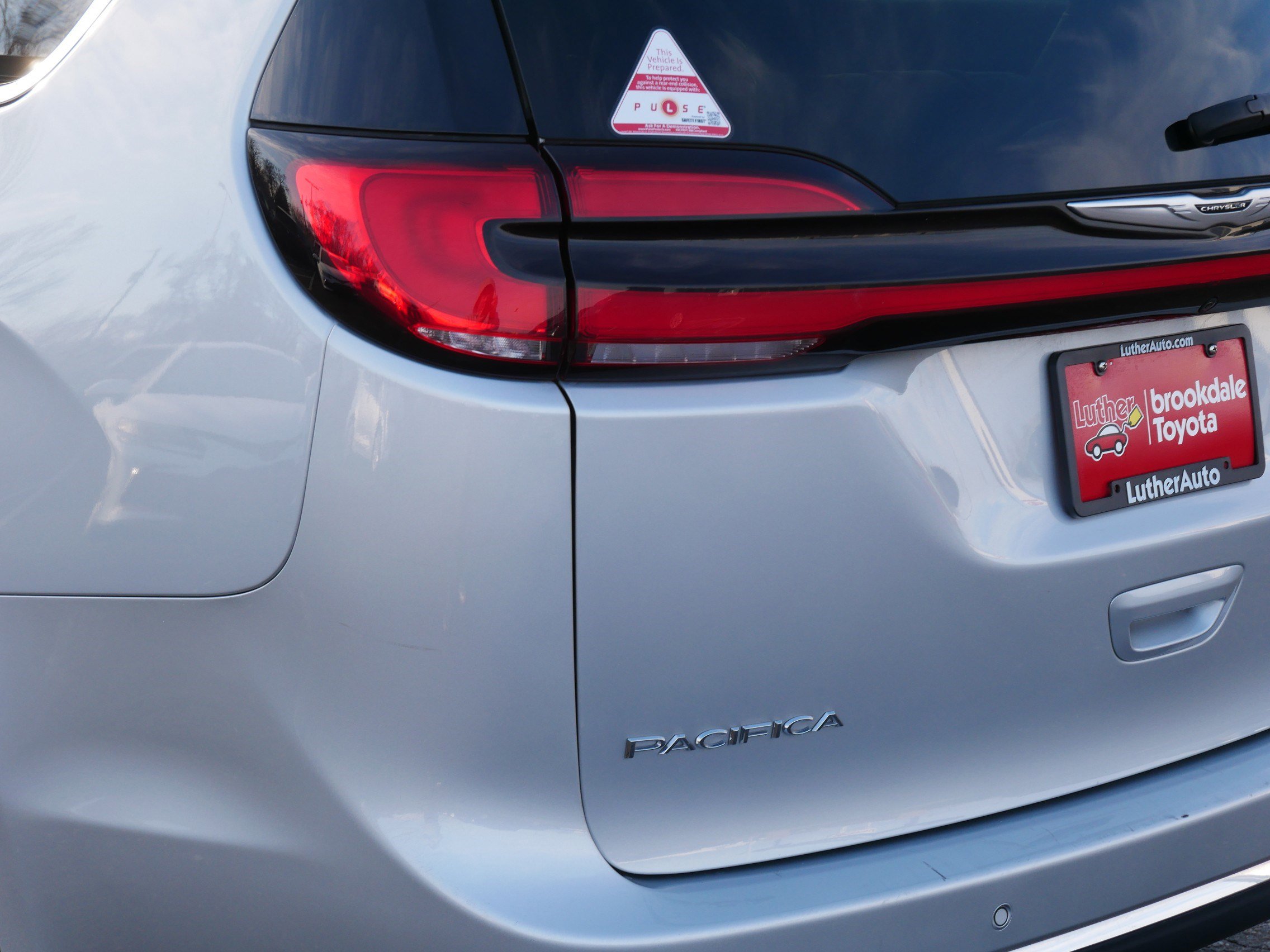 Used 2024 Chrysler Pacifica Touring-L image 17