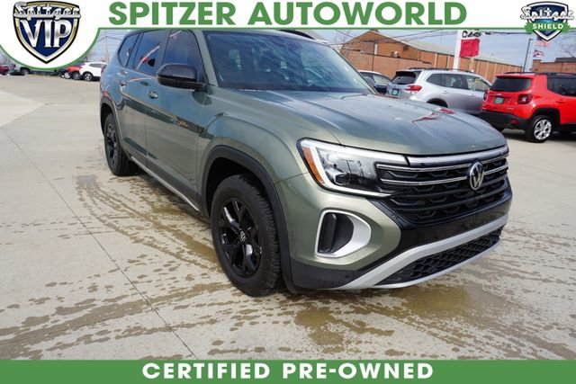 Used 2025 Volkswagen Atlas Peak Edition SE image 1