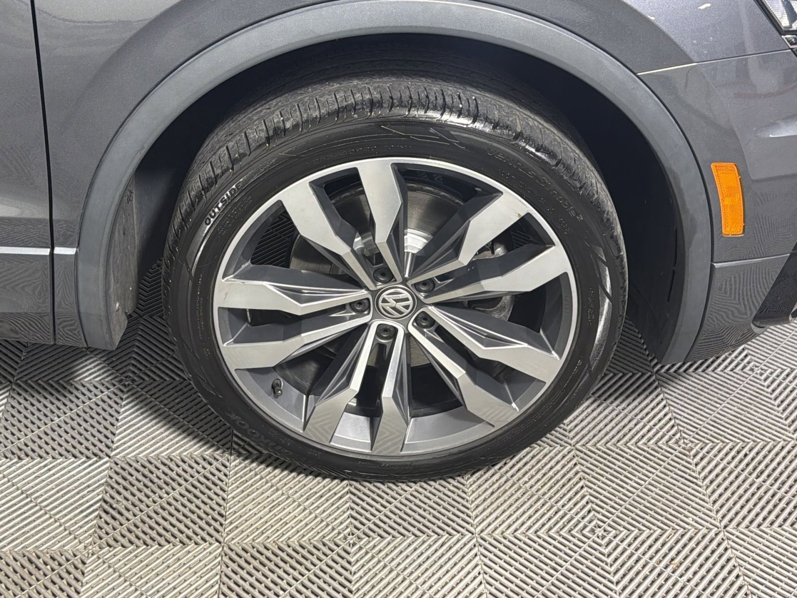 Used 2021 Volkswagen Tiguan SEL Premium R-Line image 12