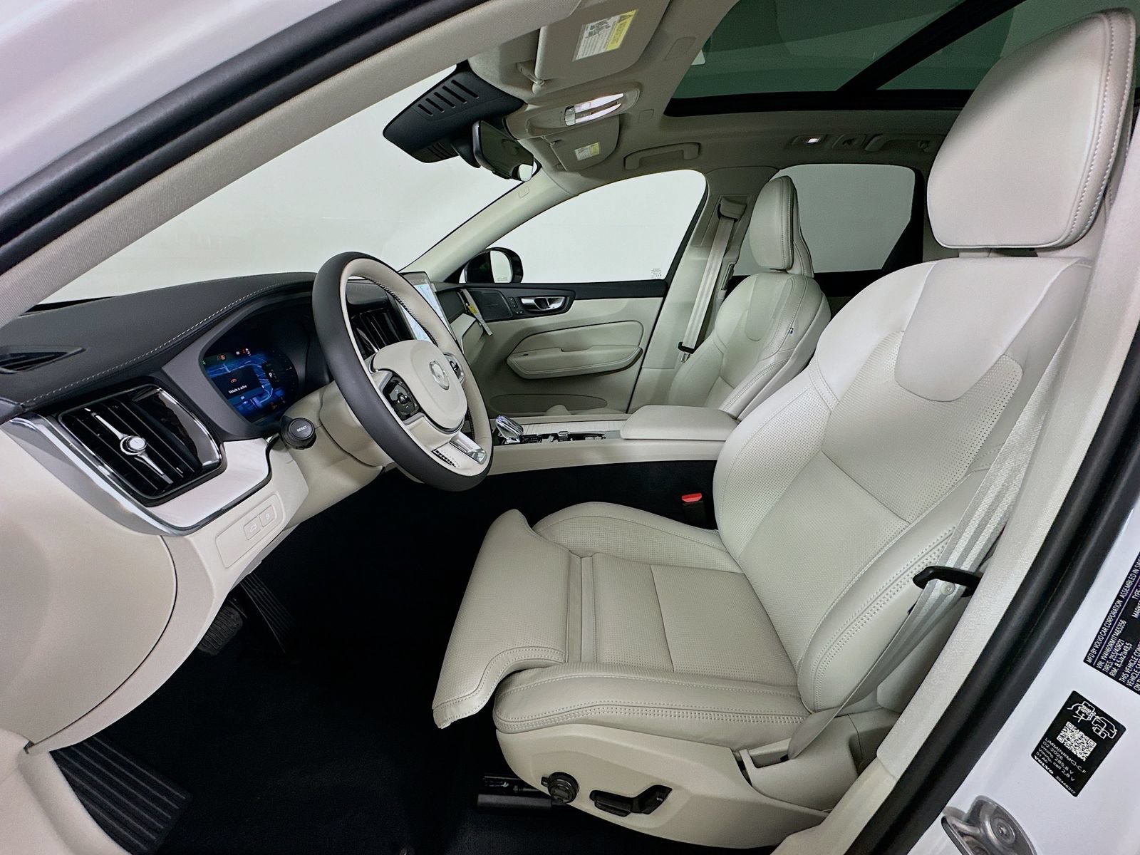 New 2026 Volvo XC60 T8 Ultra w/ Protection Package Premier AWD/4WD image 32