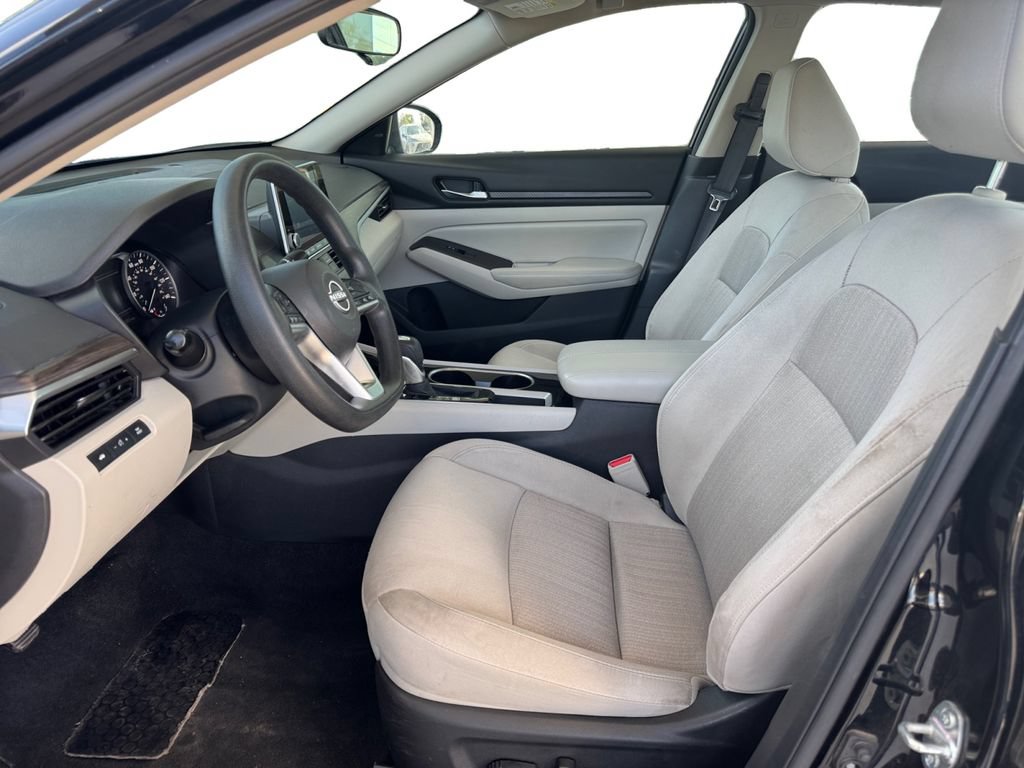 Used 2024 Nissan Altima 2.5 SV FWD image 11
