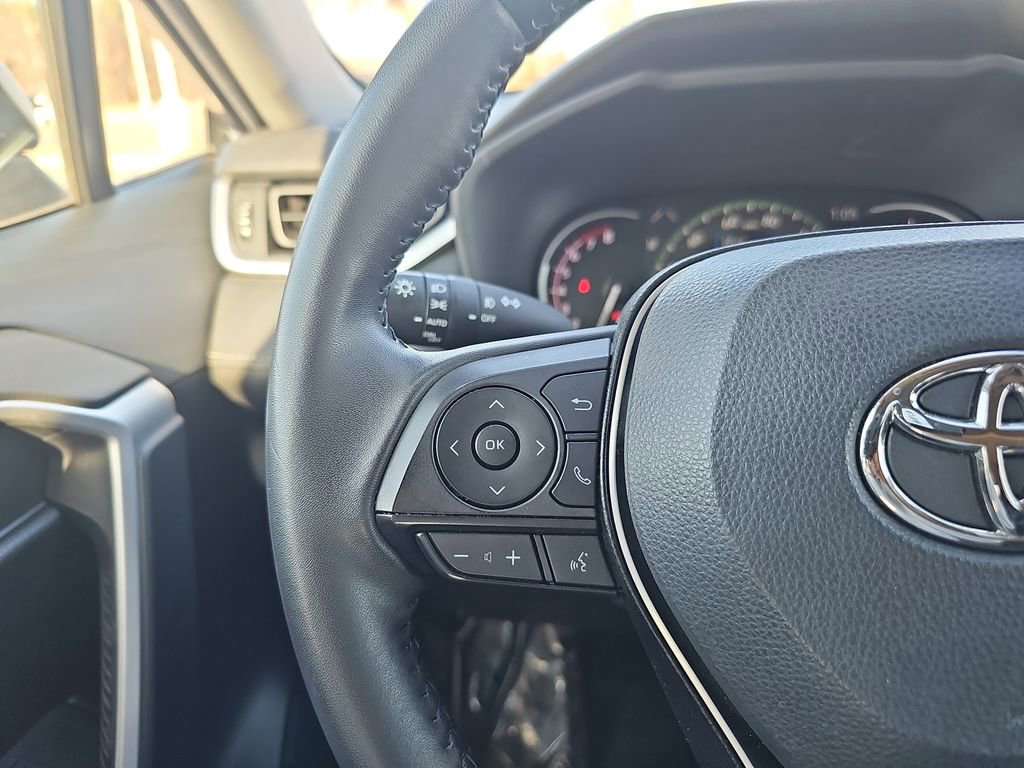 Used 2023 Toyota RAV4 XLE Premium image 21