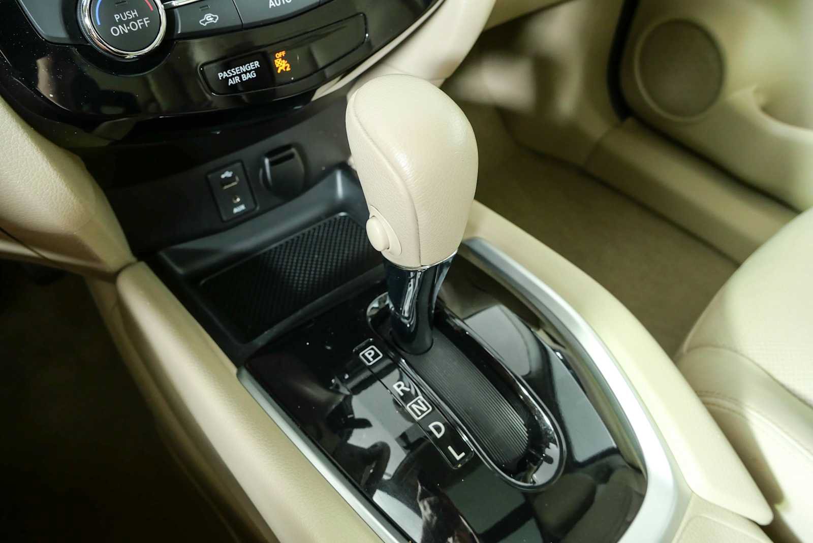 Used 2014 Nissan Rogue SL w/ SL Premium Package FWD image 16