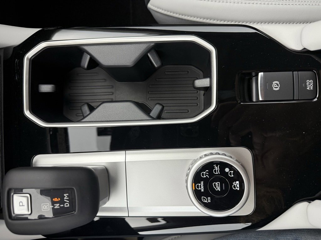 New 2025 Mitsubishi Outlander SE image 25