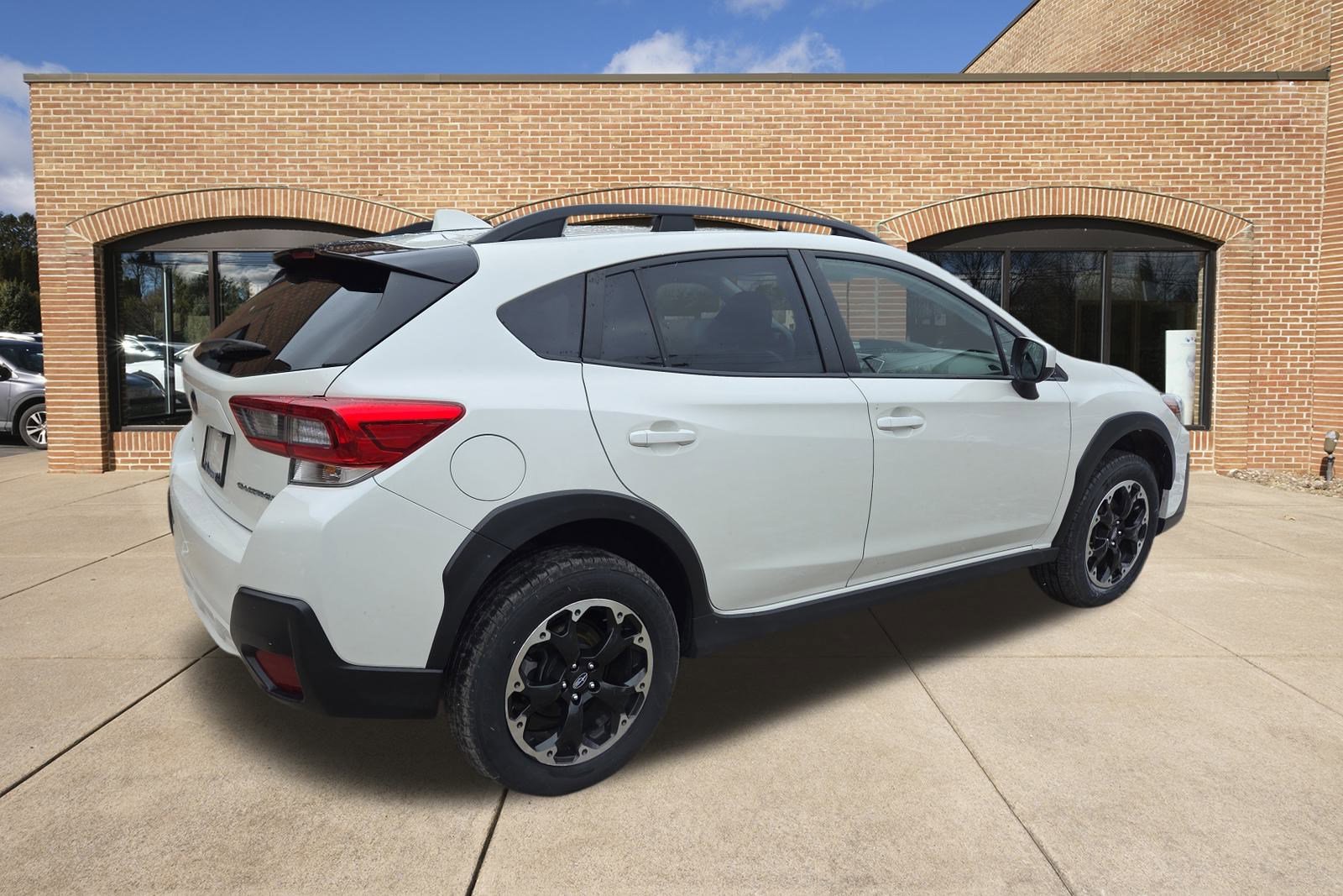 Used 2023 Subaru Crosstrek 2.0i Premium image 3