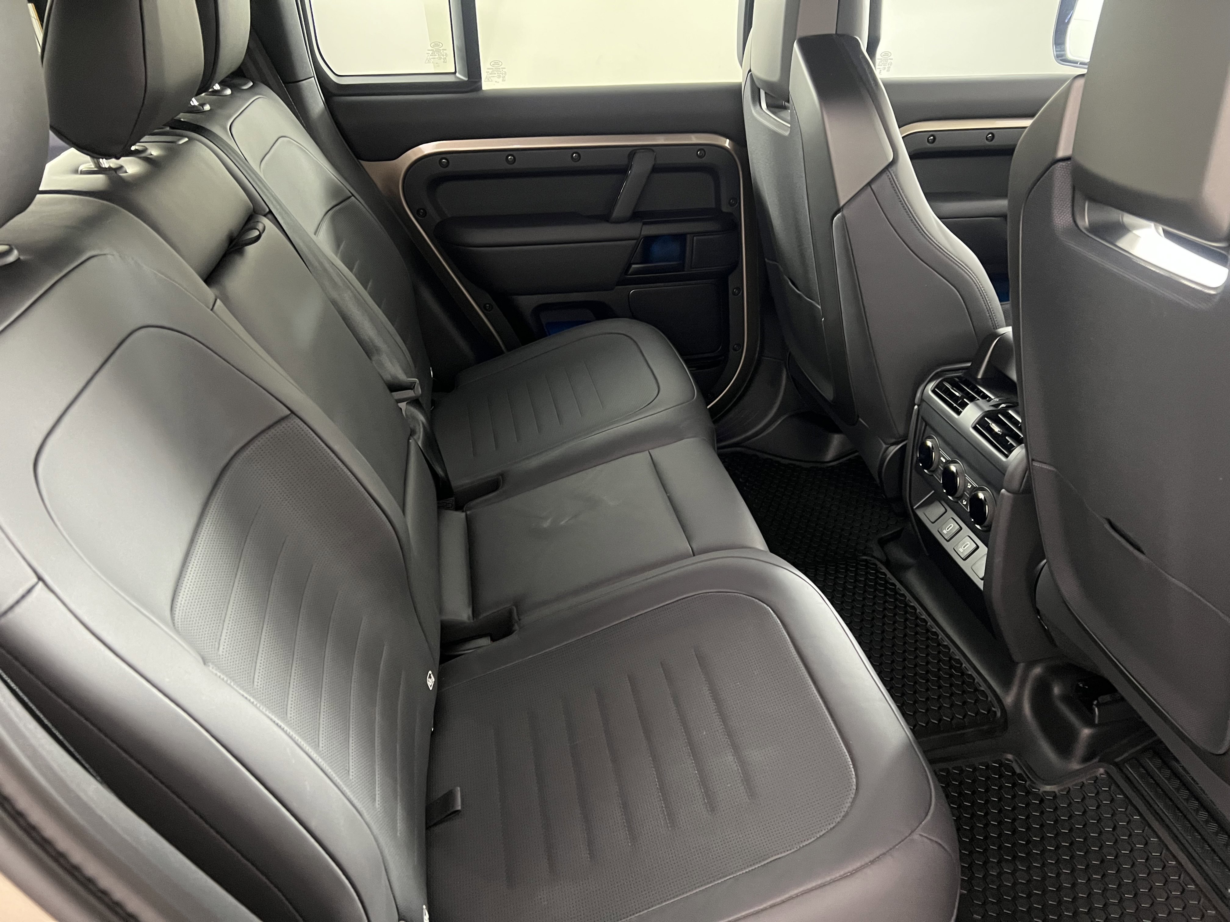 Used 2026 Land Rover Defender 110 OCTA image 23