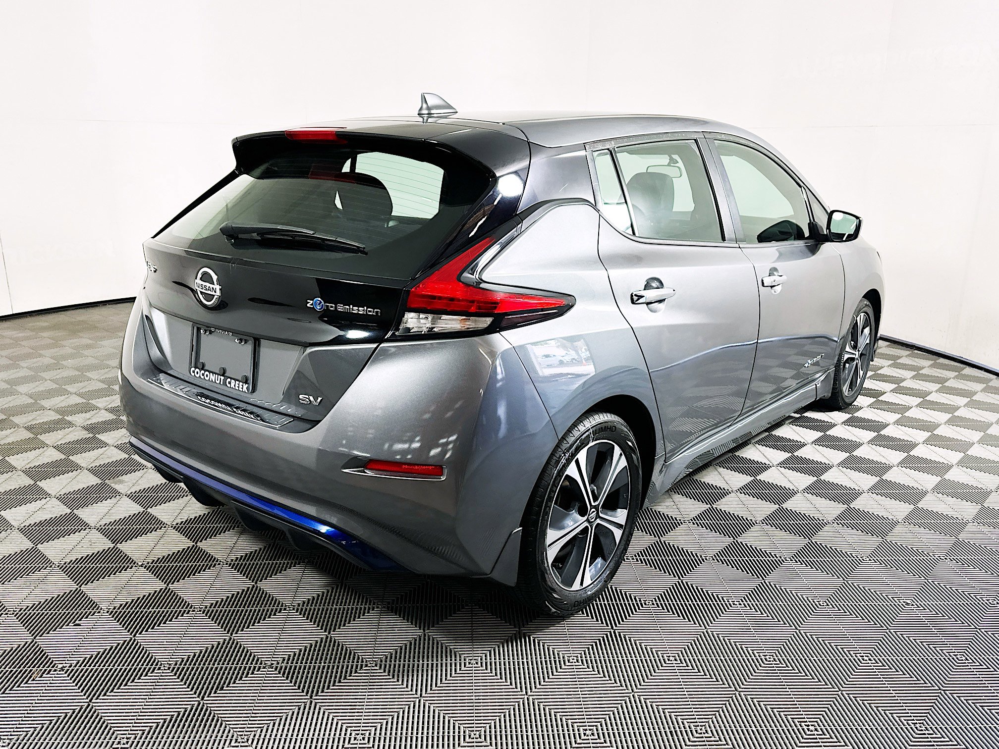 Used 2019 Nissan Leaf SV w/ Protection Package image 3