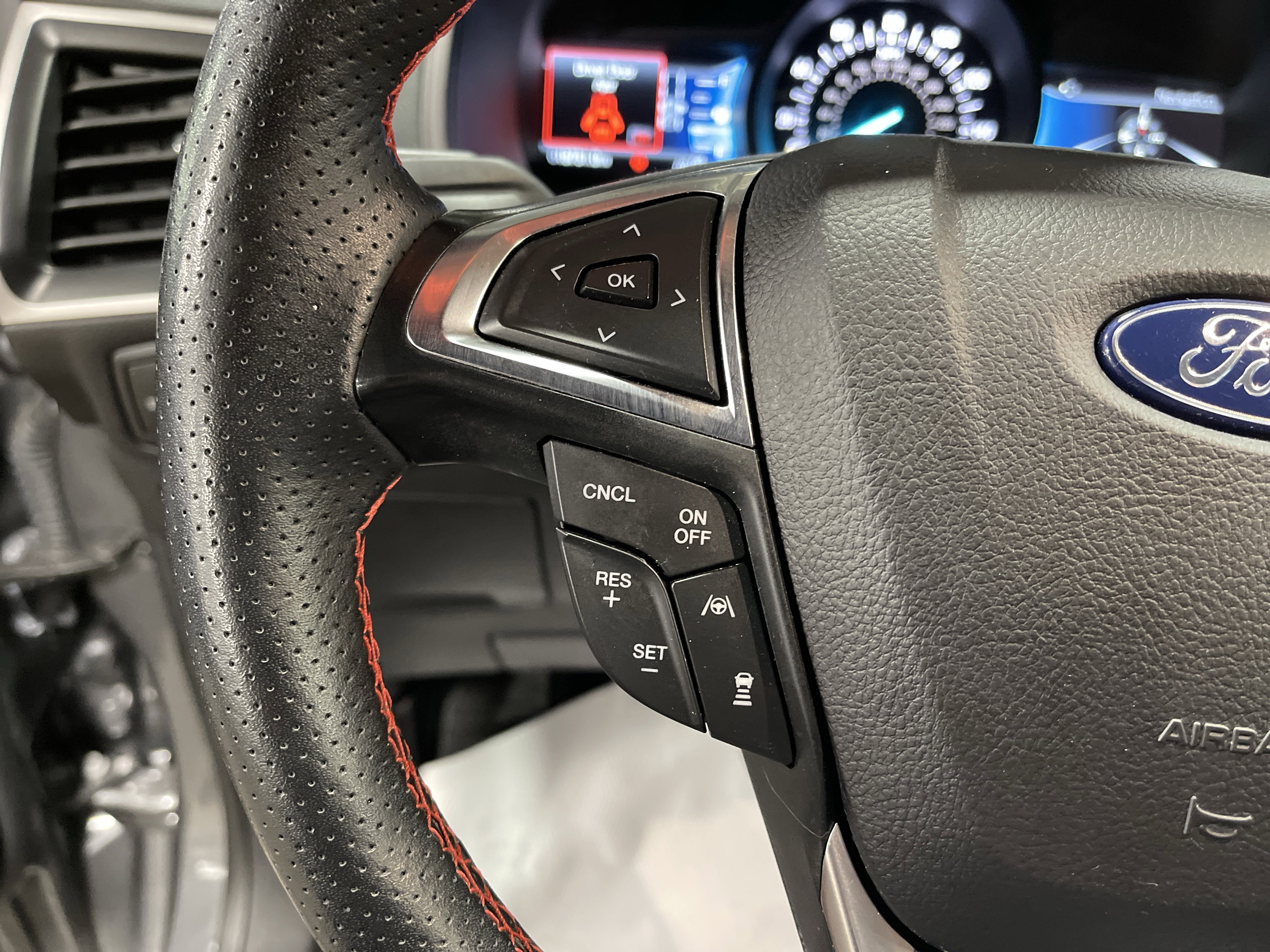 Used 2024 Ford Edge ST-Line image 18