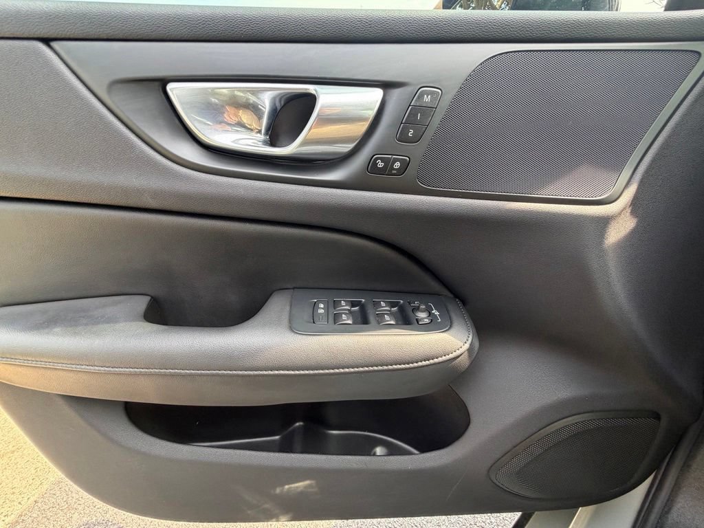 Used 2025 Volvo S60 B5 Plus FWD image 29